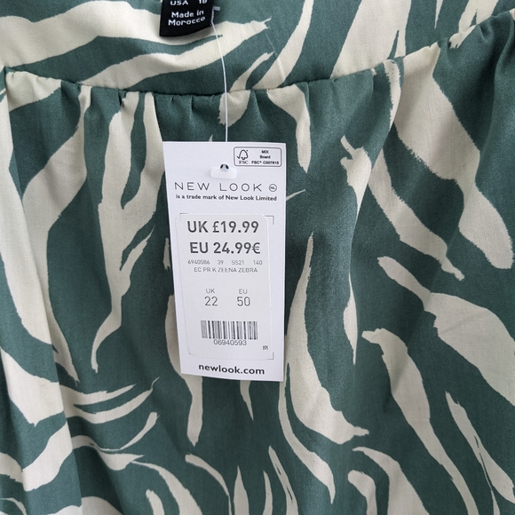 New Look Curve Zebra Print Top - Picture 3 of 4